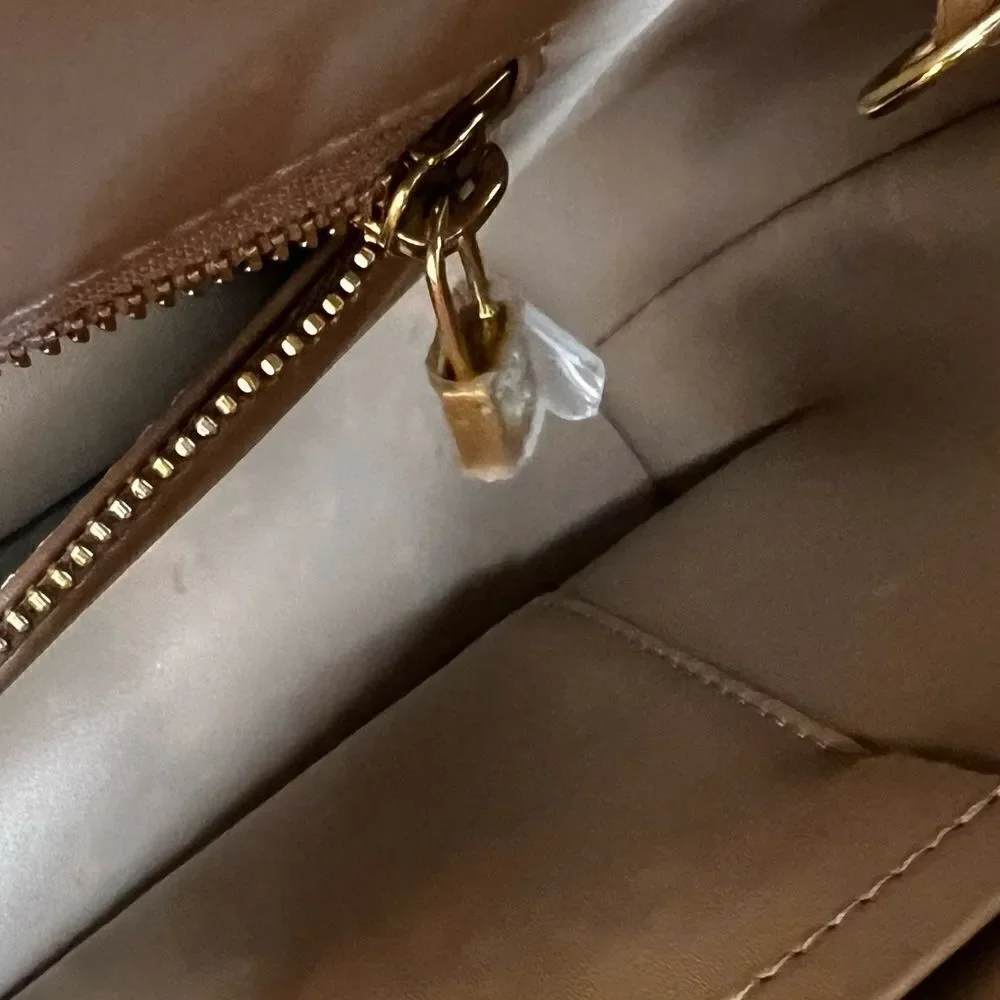 AUTH LOUIS VUITTON VERNIS BAG- tan/beige